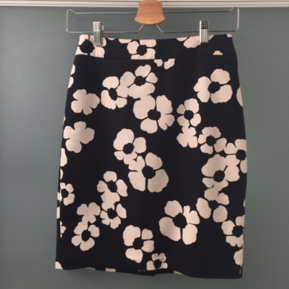 Ann Taylor Loft Floral-Print Skirt (Petite 0)